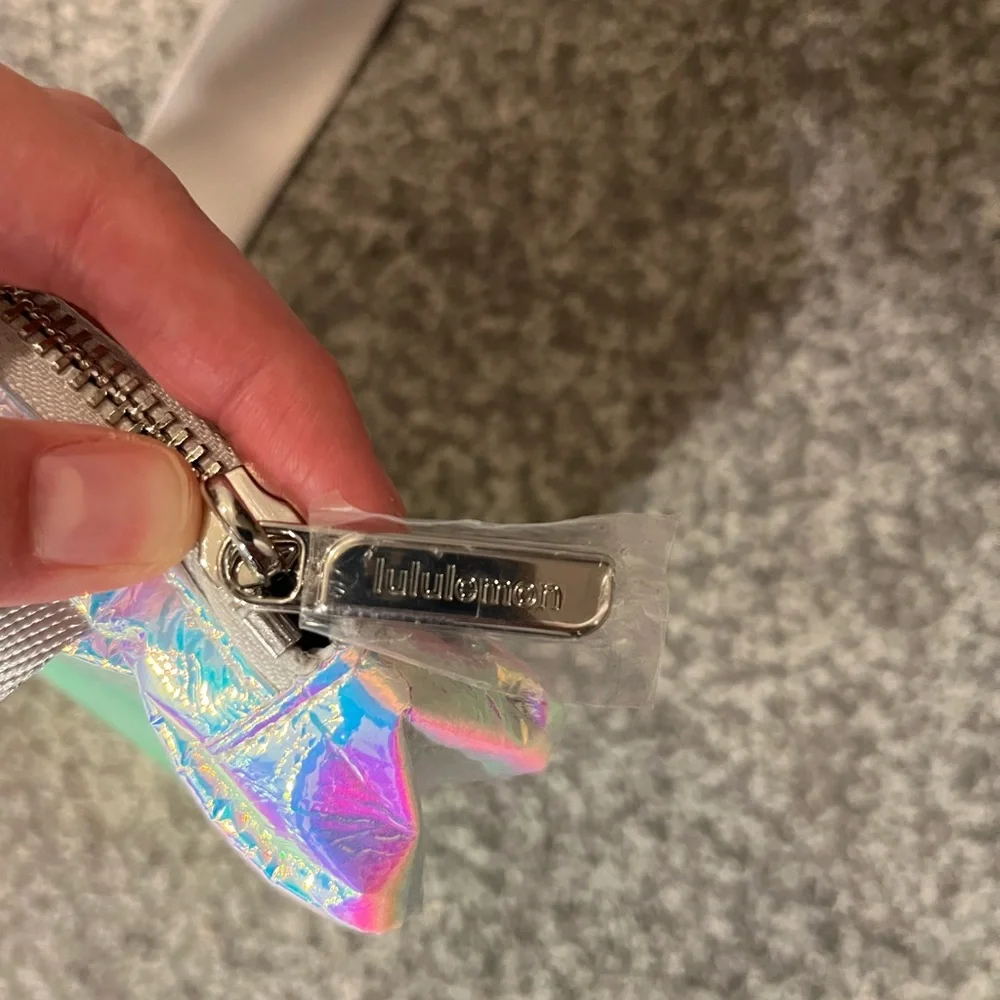 NWOT Lululemon belt bag - Picture 2 of 3